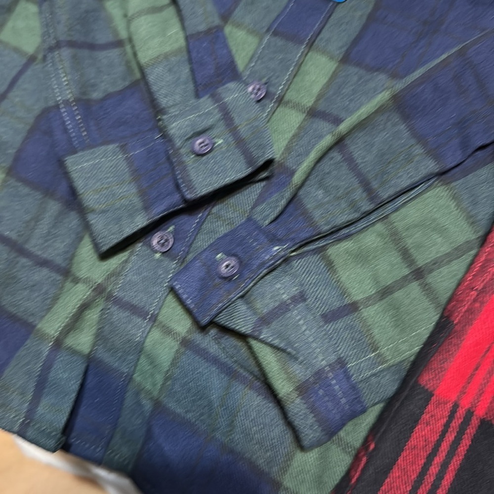 Levi’s boys plaid flannel shirts size 10/12 - Picture 7 of 9